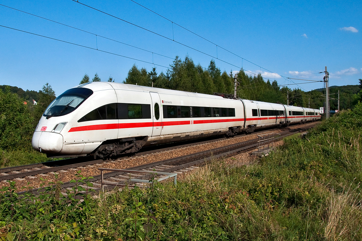 ICE 20 (Wien Westbf. - Frankfurt/M.) konnte am 15.08.2013 auf der alten Westbahntrasse durch den Wienerwald kurz nach Eichgraben-Altlengbach fotografisch festgehalten werden.