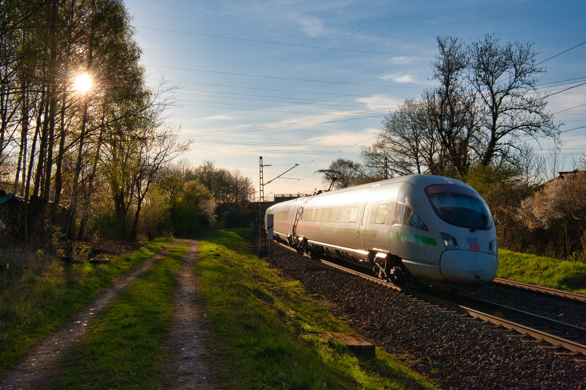 ICE 229 (Frankfurt a. Main Hbf - Wien Hbf) bei Postbauer-Heng, 15.04.2020
