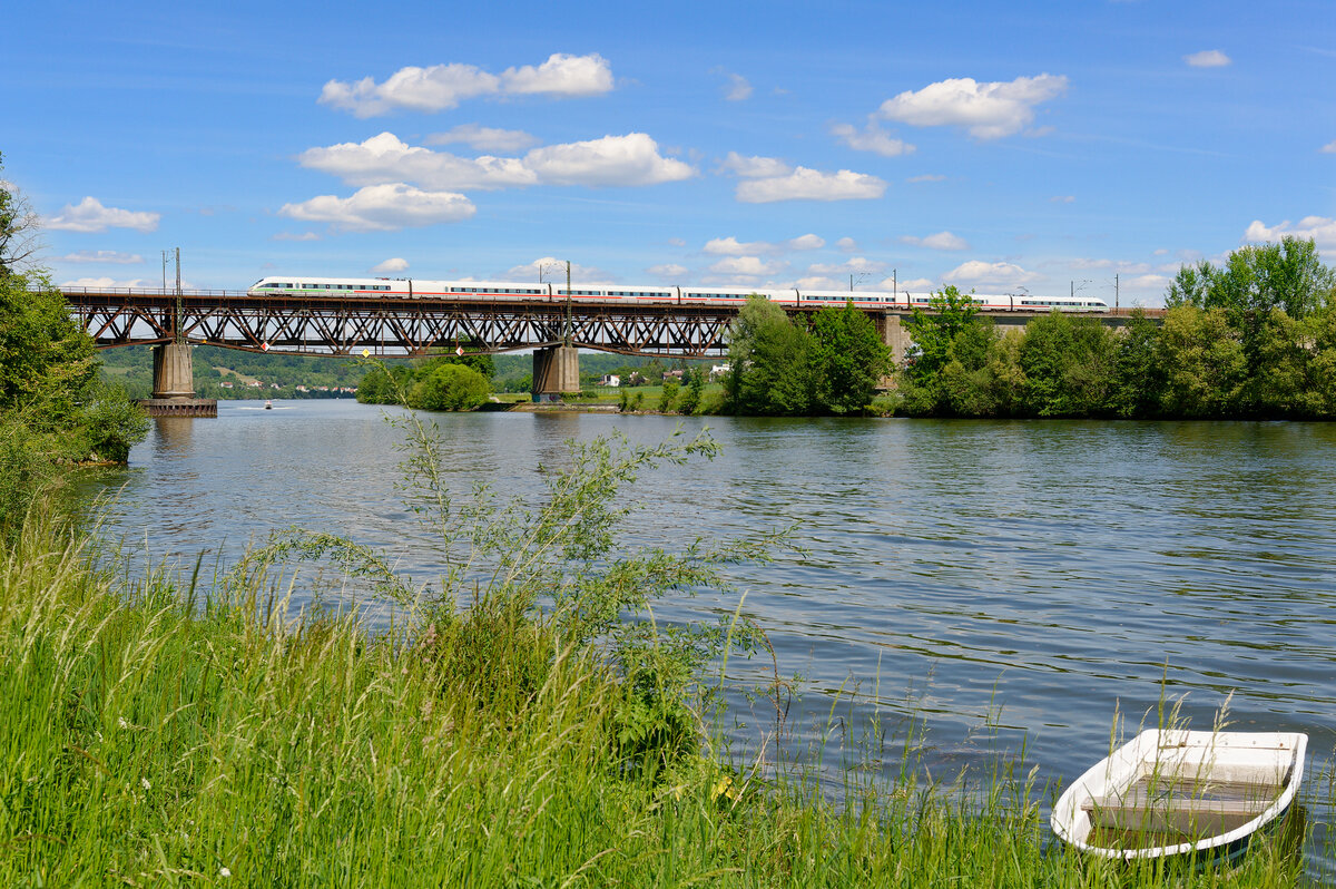 ICE 26 (Wien Hbf - Dortmund Hbf) bei Regensburg-Prüfening, 21.05.2020
