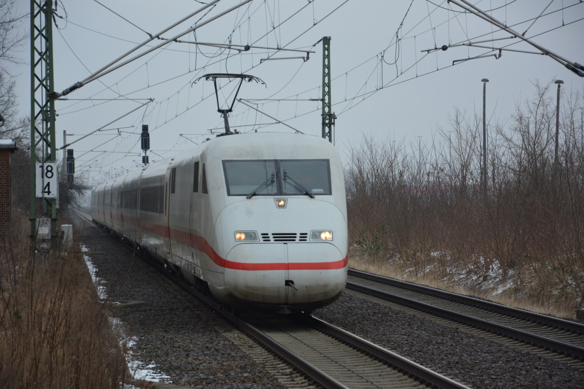 ICE 2900 ist am 06.02.2015 unterwegs für den ausgefallenen ICE 1509 nach München Hauptbahnhof. Aufgenommen bei der Durchfahrt Großbeeren. 