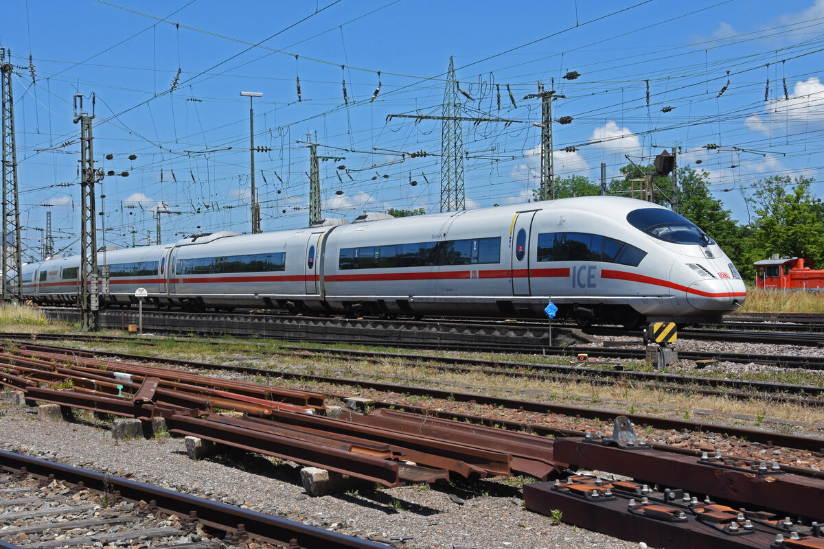 ICE 3 403 014-4 fährt beim badischen Bahnhof ein. Die Aufnahme stammt vom 10.06.2022.