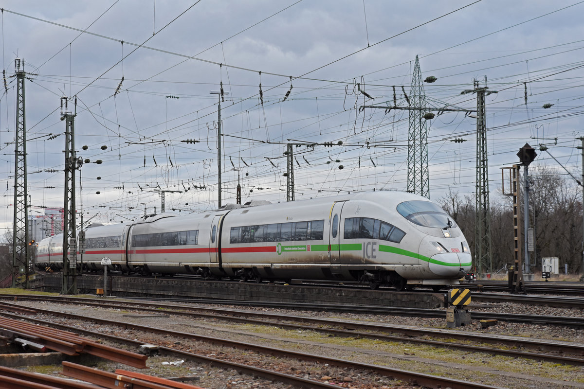 ICE 3 403 033-4 fährt beim badischen Bahnhof ein. Die Aufnahme stammt vom 14.02.2020.