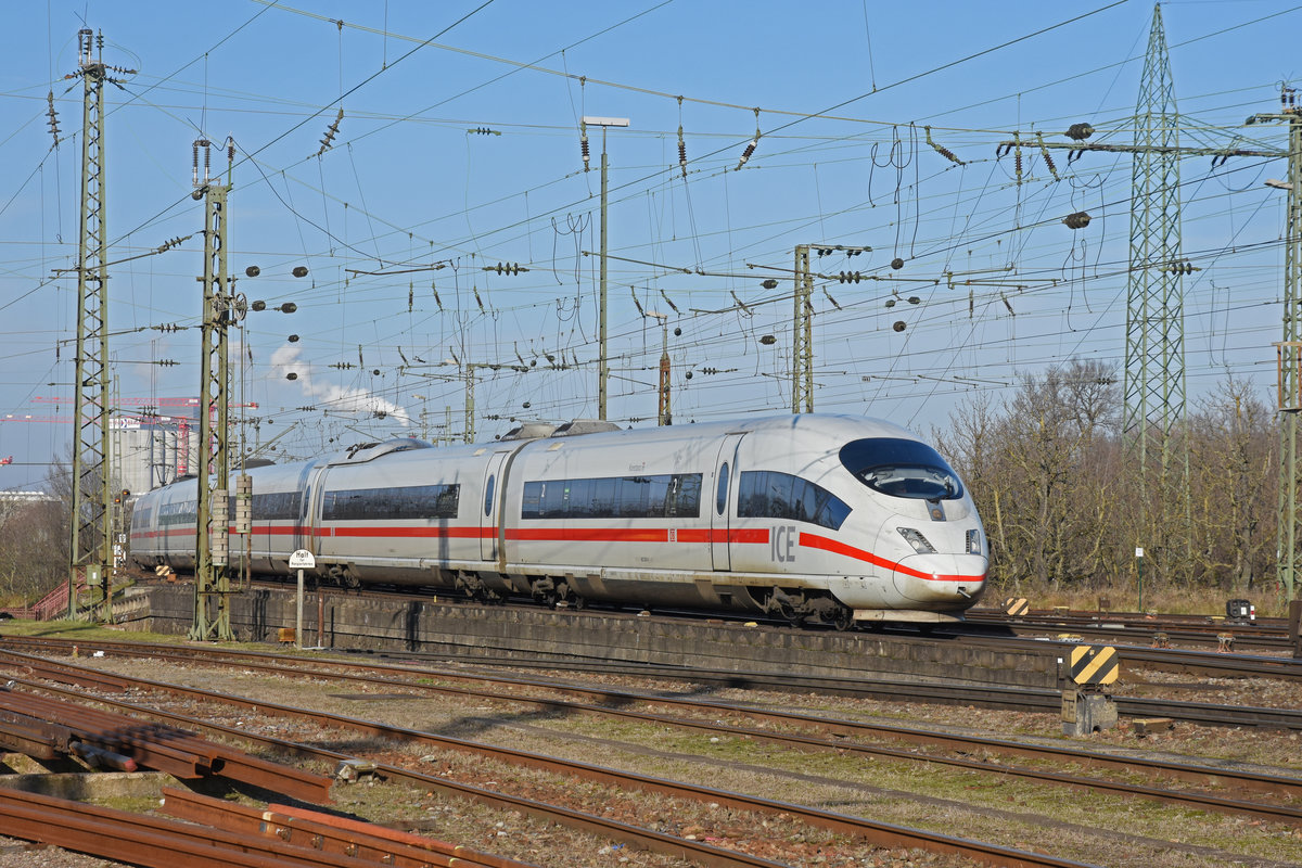 ICE 3 403 535-8 fährt beim badischen Bahnhof ein. Die Aufnahme stammt vom 02.01.2020..
