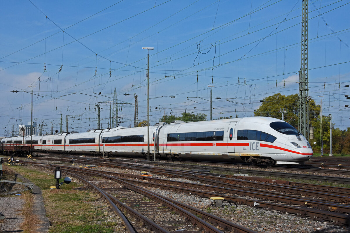 ICE 3 406 084-4 fährt am 07.10.2022 beim badischen Bahnhof ein.