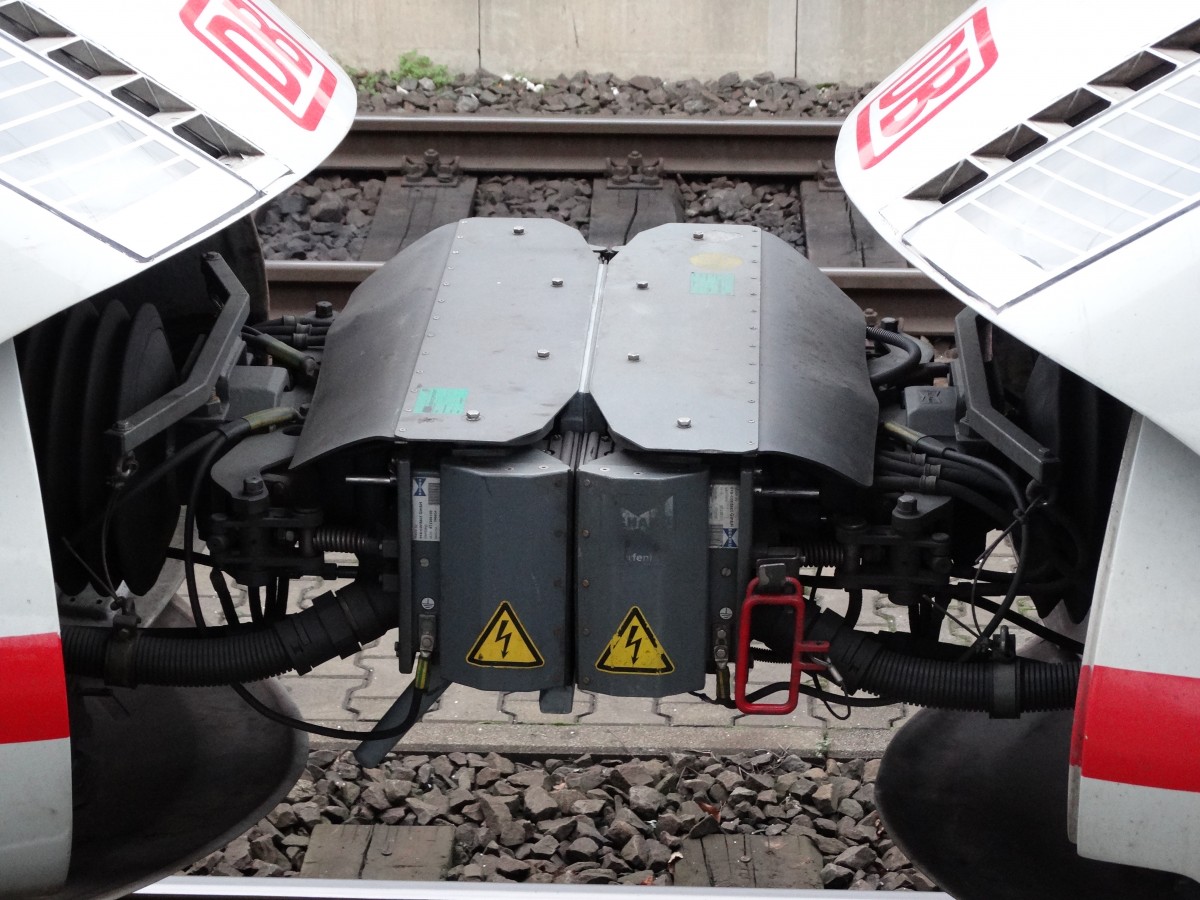 ICE 3 (BR 403) Kupplungen gekuppelt am 23.01.15 in Frankfurt am Main Hbf 