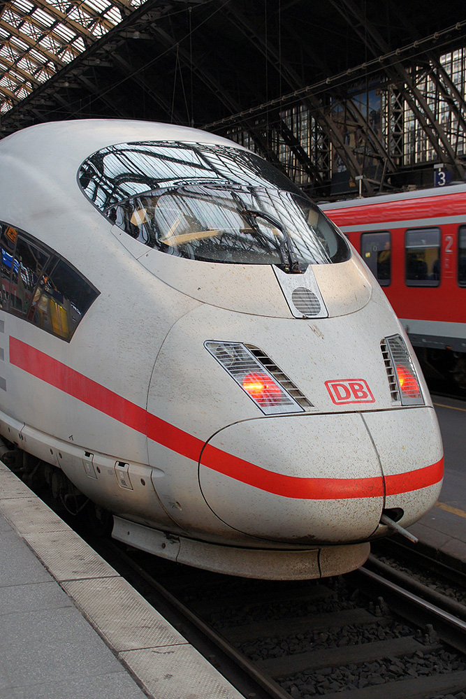 ICE 3 der DB in Kln HBF am 19.05.2012