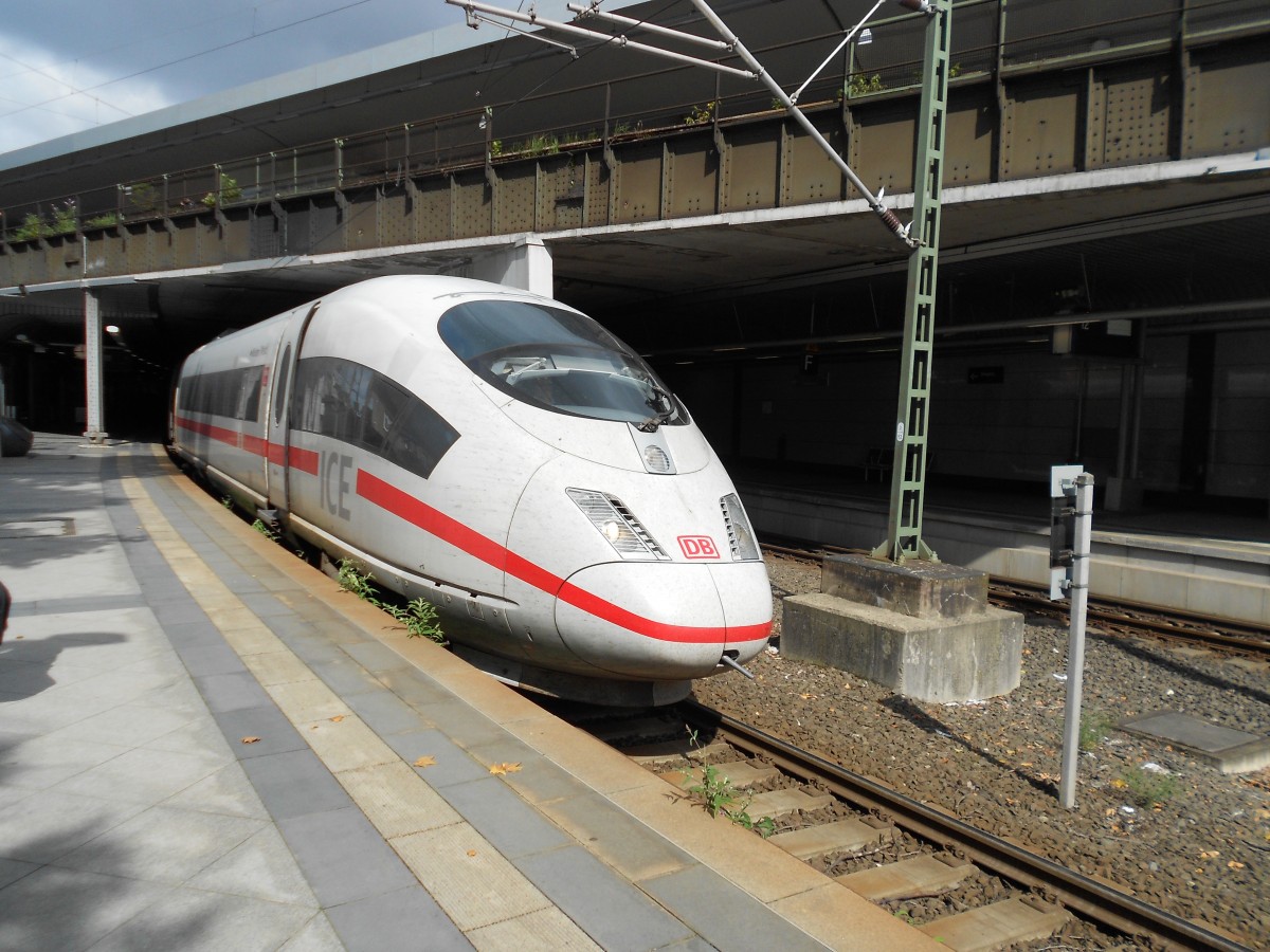 ICE 3  Münster(Westf.)  steht als ICE 625 nach München Hbf. im Bahnhof
Köln Messe/Deutz
24.08.2014