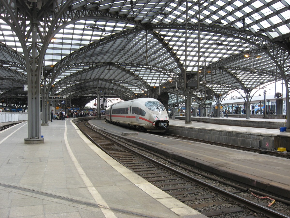 ICE 3 stand am 13.8.13 in Kln Hbf