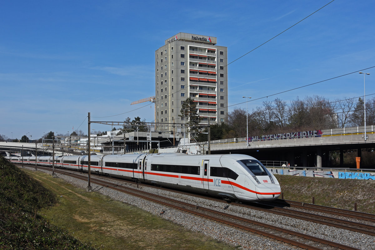 ICE 4 0812 013-2 fährt Richtung Bahnhof Muttenz. Die Aufnahme stammt vom 20.02.2021.
