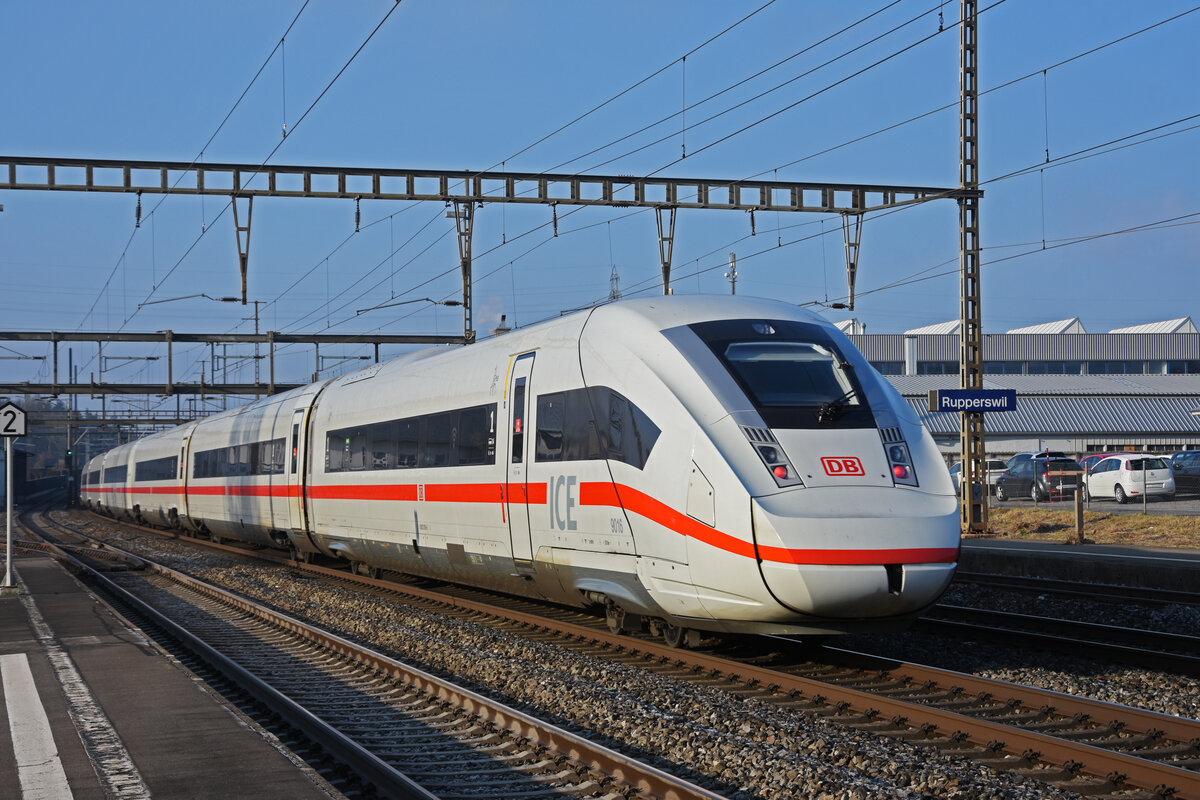 ICE 4 0812 016-5 durchfährt den Bahnhof Rupperswil. Die Aufnahme stammt vom 13.01.2022.
