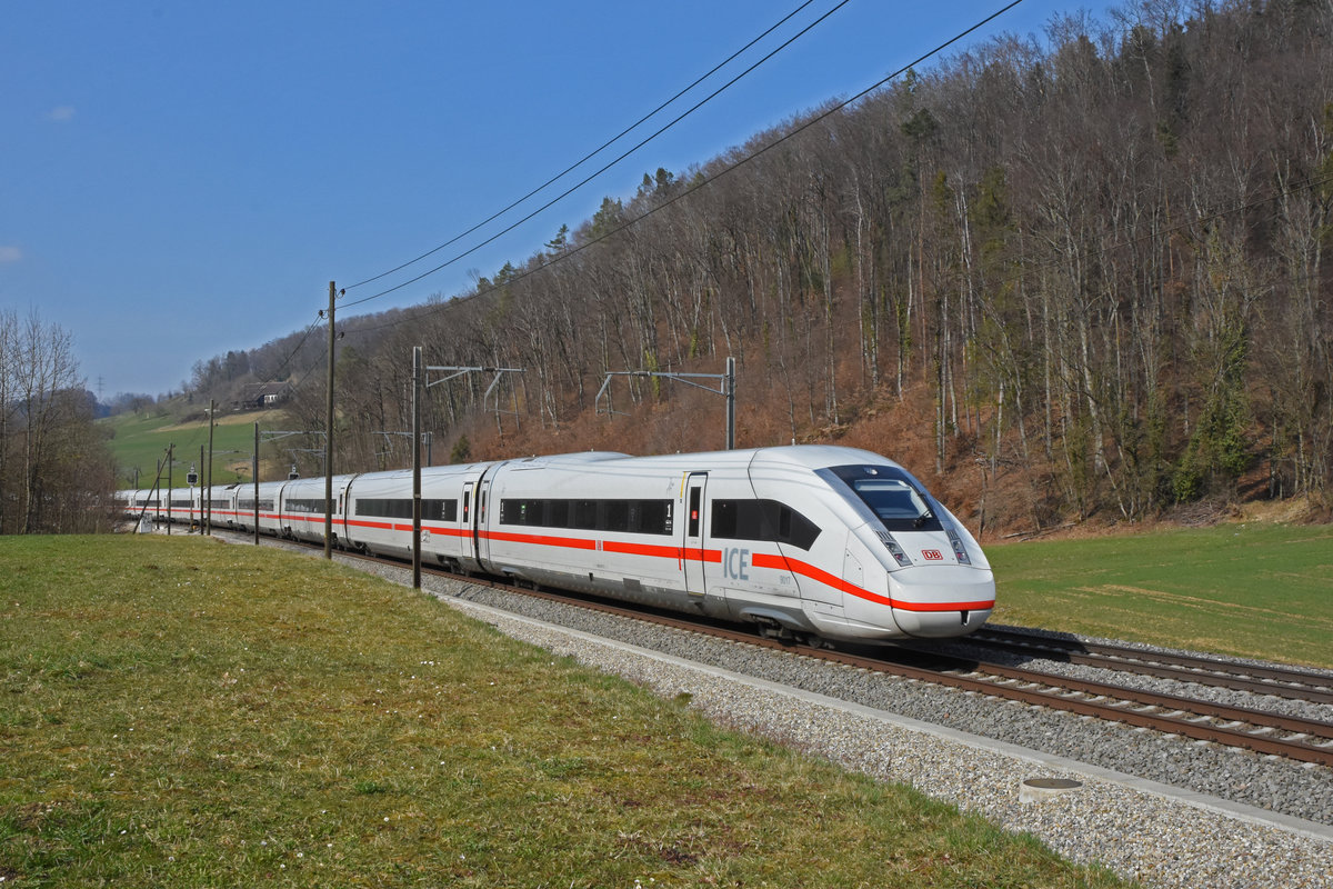 ICE 4 0812 017-0 fährt Richtung Bahnhof Gelterkinden. Die Aufnahme stammt vom 08.03.2021.