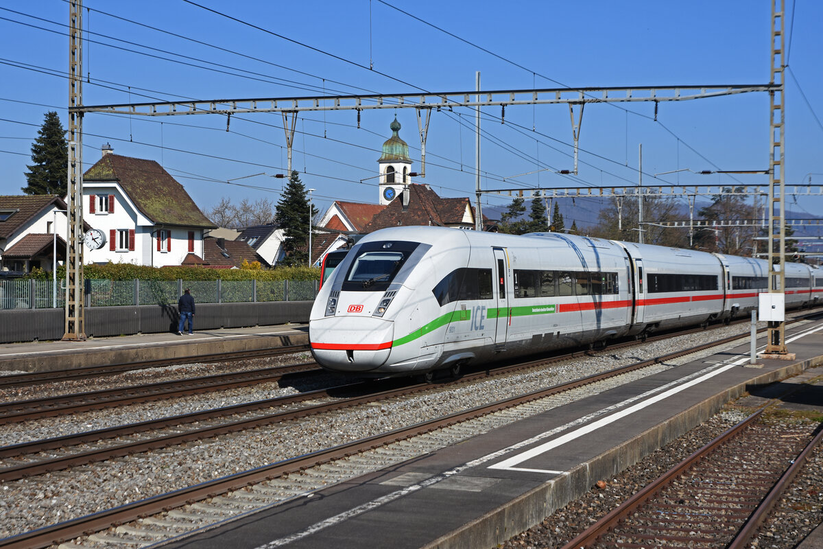 ICE 4 0812 031-4 durchfährt den Bahnhof Rupperswil. Die Aufnahme stammt vom 10.03.2022.