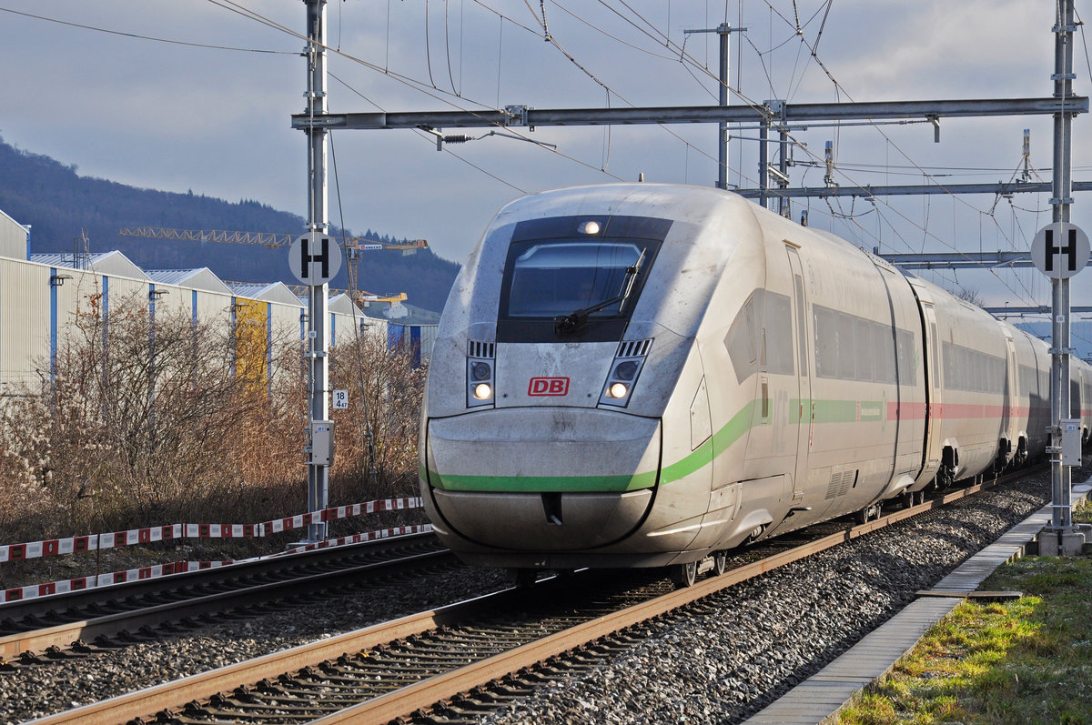 ICE 4 0812 034-8 fährt Richtung Bahnhof Lausen. Die Aufnahme stammt vom 20.01.2020.