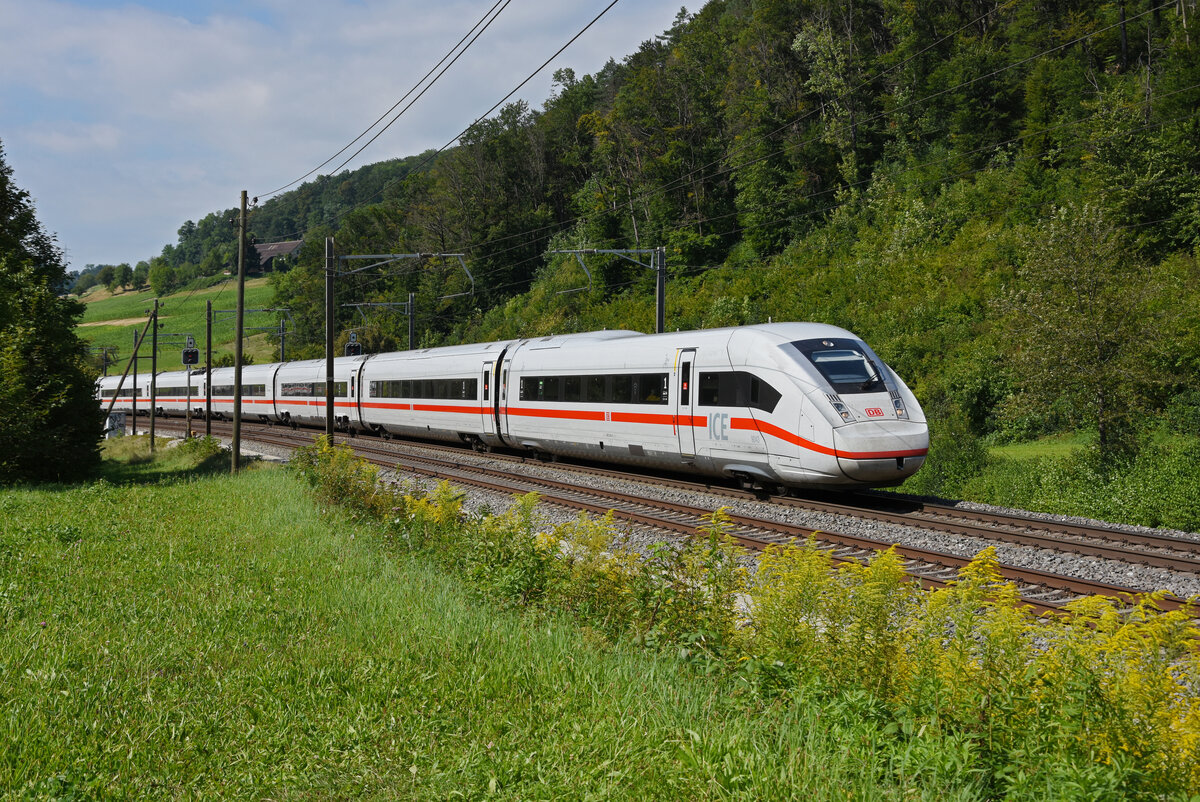ICE 4 0812 043-9 fährt Richtung Bahnhof Tecknau. Die Aufnahme stammt vom 25.08.2021.