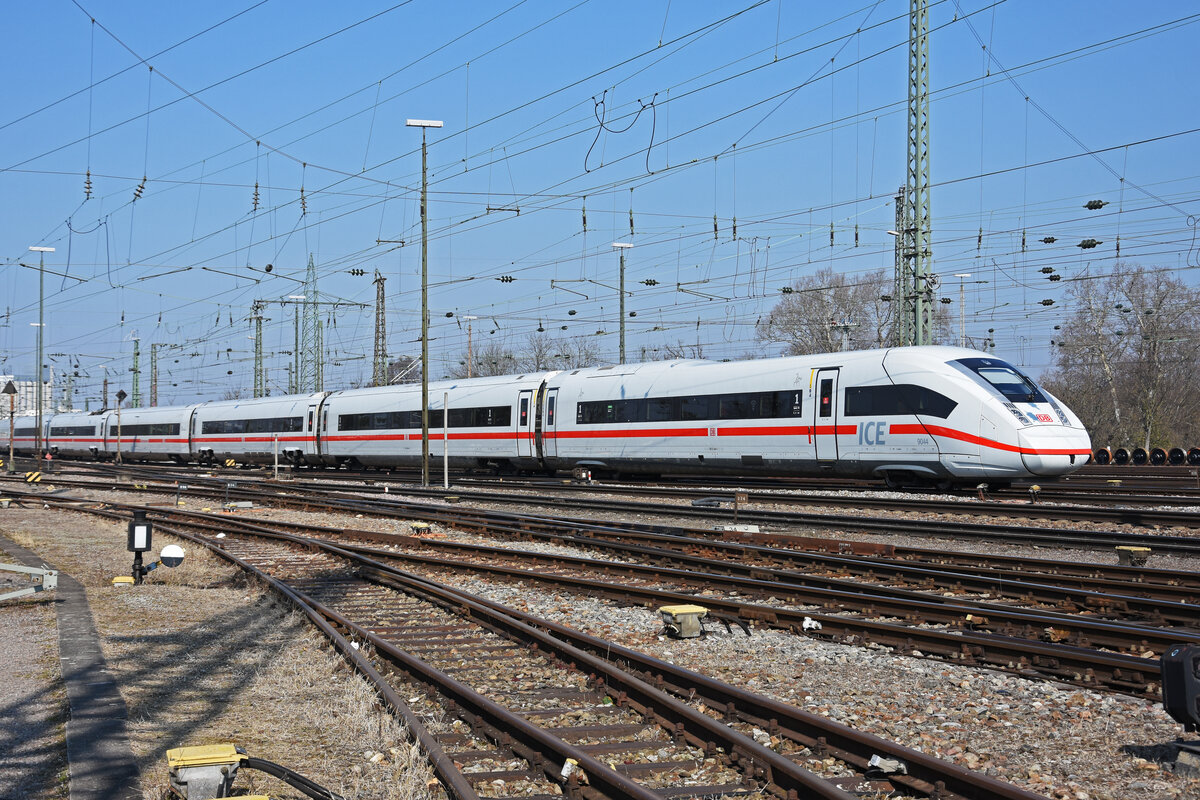 ICE 4 0812 044-7 verlässt den badischen Bahnhof. Die Aufnahme stammt vom 09.03.2022.