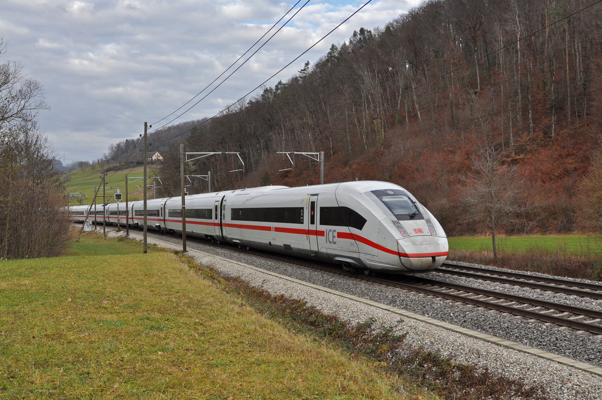 ICE 4 0812 049-4 fährt Richtung Bahnhof Gelterkinden. Die Aufnahme stammt vom 19.12.2020.