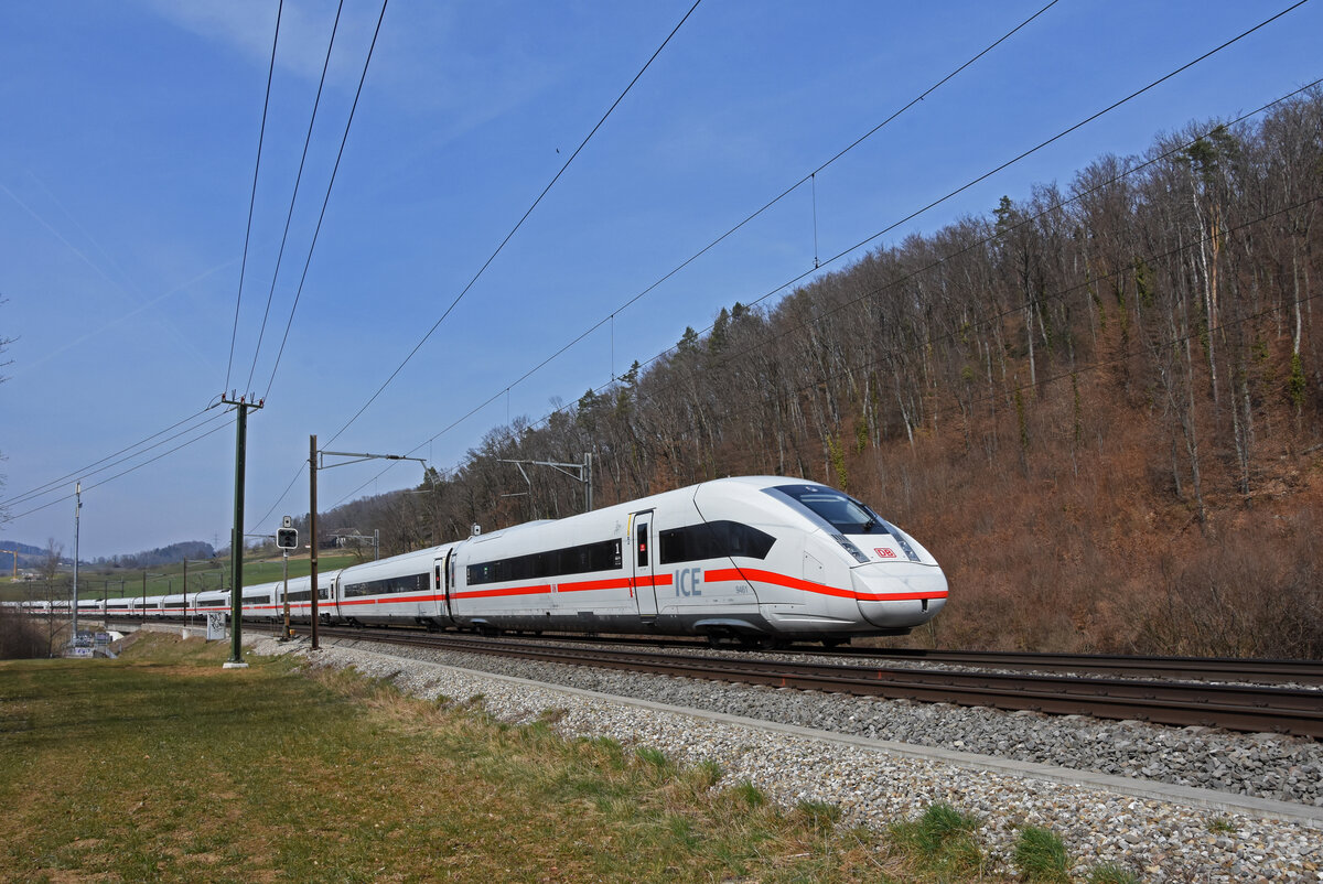 ICE 4 0812 061-1 fährt Richtung Bahnhof Tecknau. Die Aufnahme stammt vom 12.03.2022.