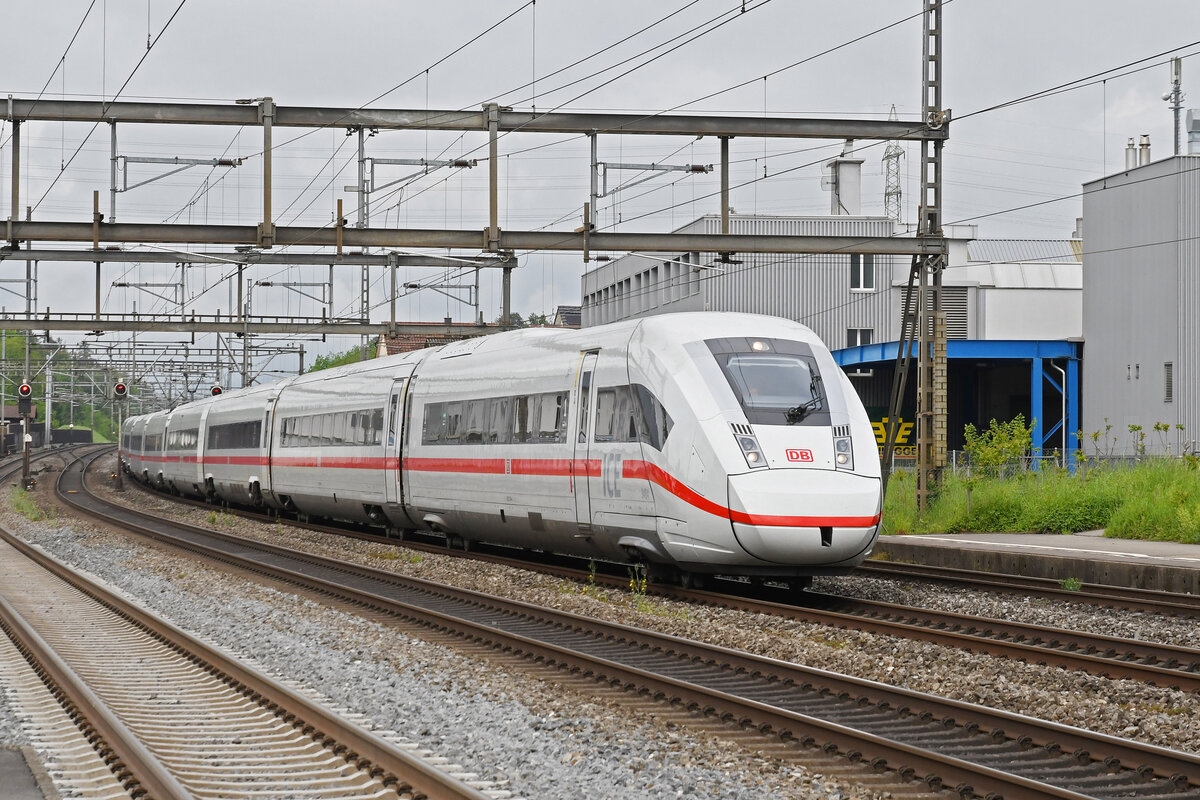 ICE 4 0812 064-5 durchfährt am 12.05.2023 den Bahnhof Rupperswil.