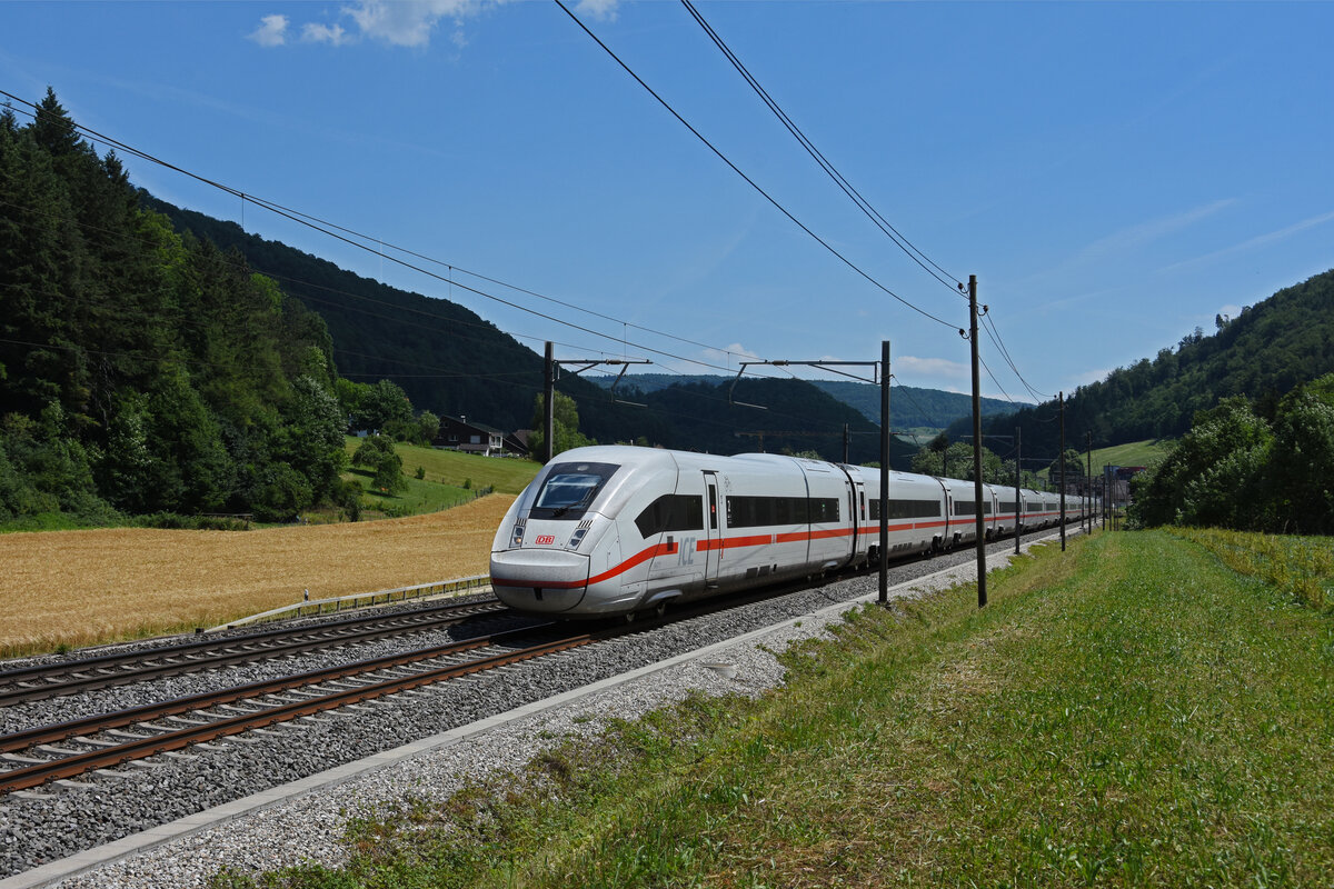 ICE 4 0812 071-9 fährt Richtung Bahnhof Gelterkinden. Die Aufnahme stammt vom 16.06.2022.