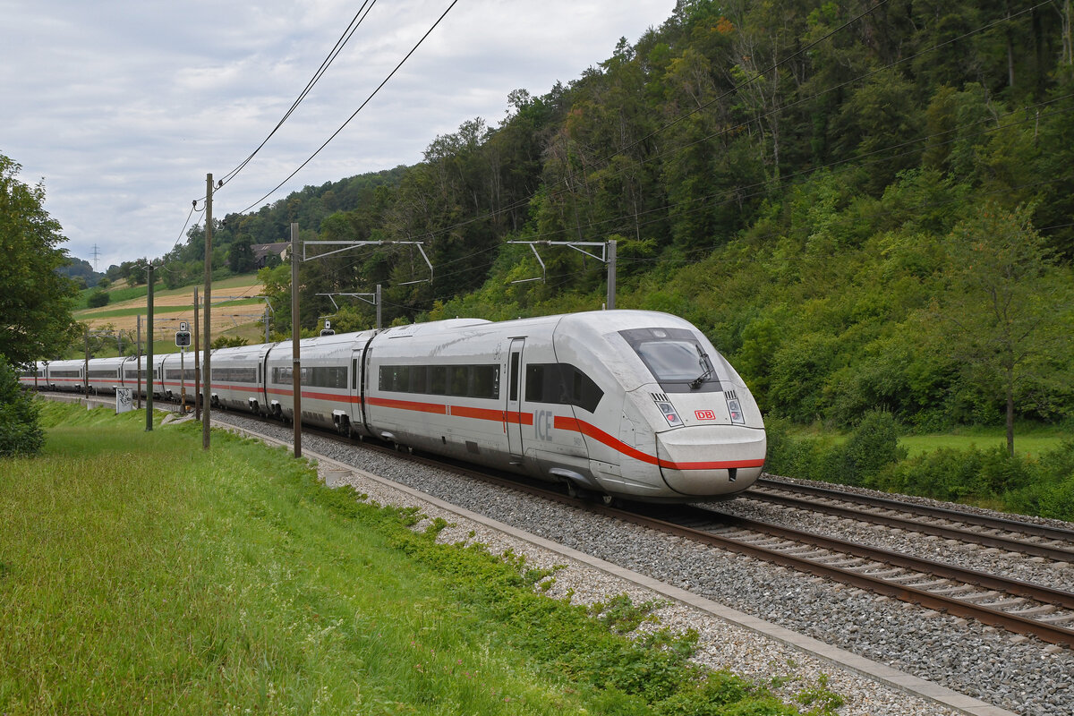 ICE 4 0812 091-8 fährt am 27.07.2023 Richtung Bahnhof Gelterkinden.