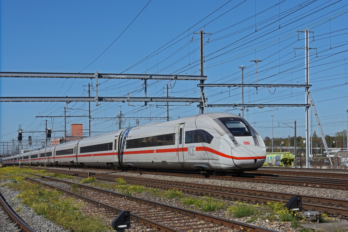 ICE 4 0812 097-5 durchf�hrt am 06.10.2026 den Bahnhof Muttenz.