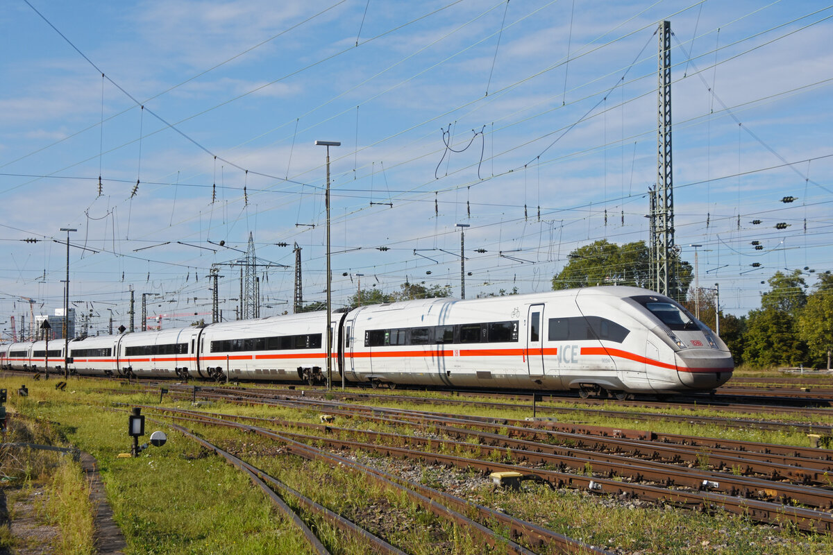 ICE 4 5812 024-8 fährt am 15.09.2023 beim badischen Bahnhof ein.