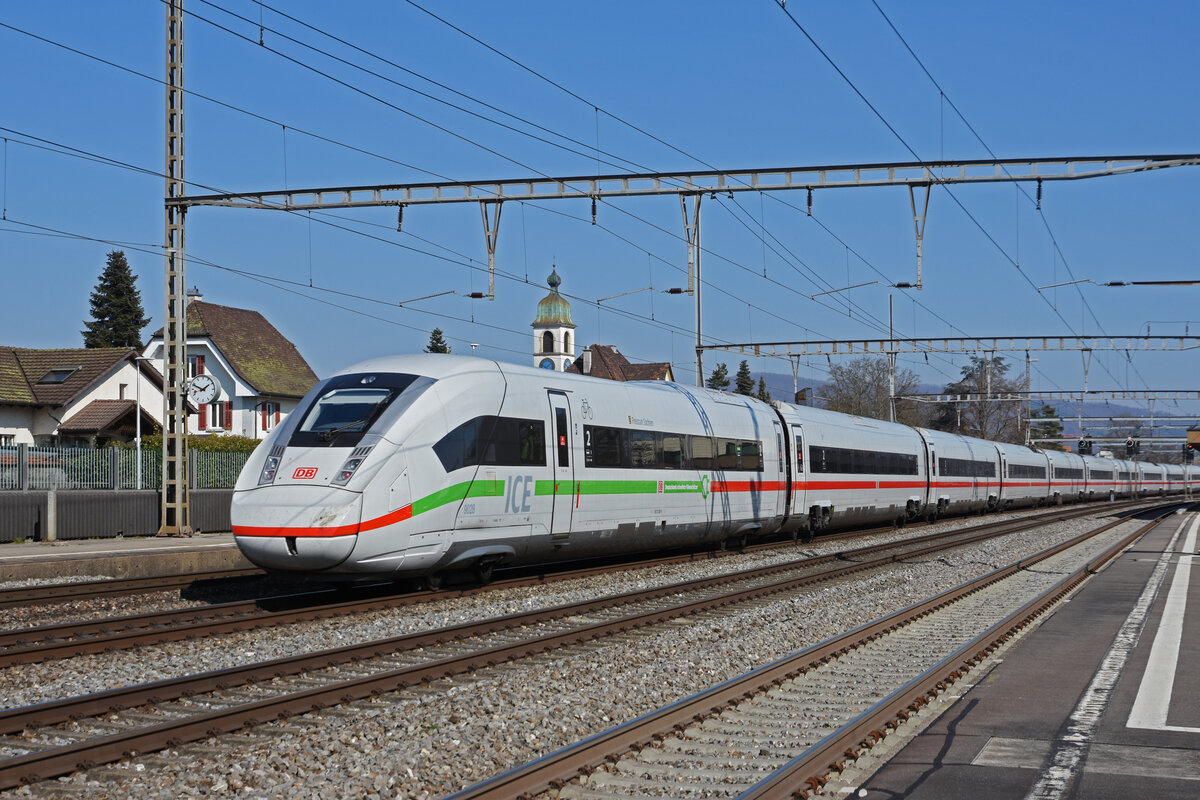 ICE 4 5812 028-9 durchfährt den Bahnhof Rupperswil. Die Aufnahme stammt vom 10.03.2022.