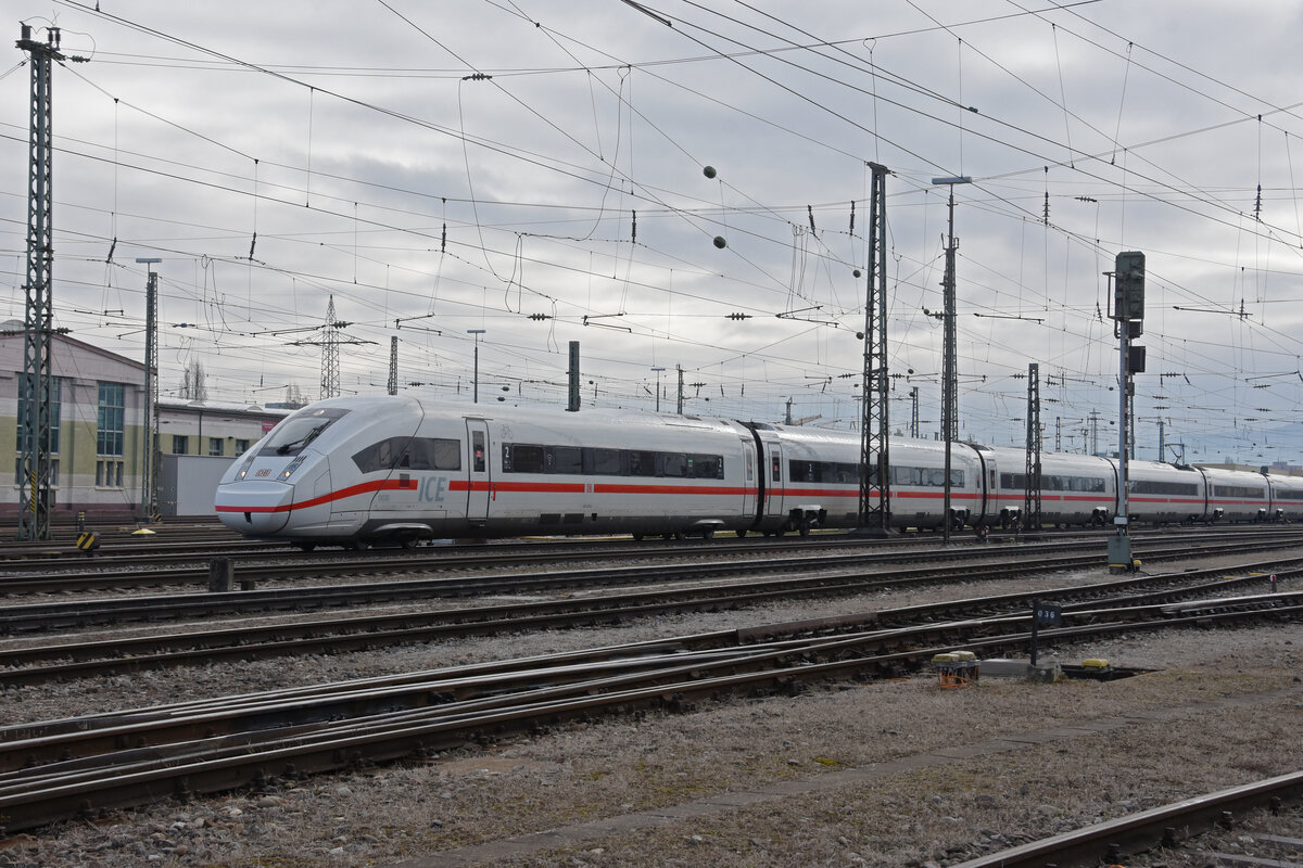 ICE 4 5812 030-5 verlässt den badischen Bahnhof. Die Aufnahme stammt vom 23.01.2022.