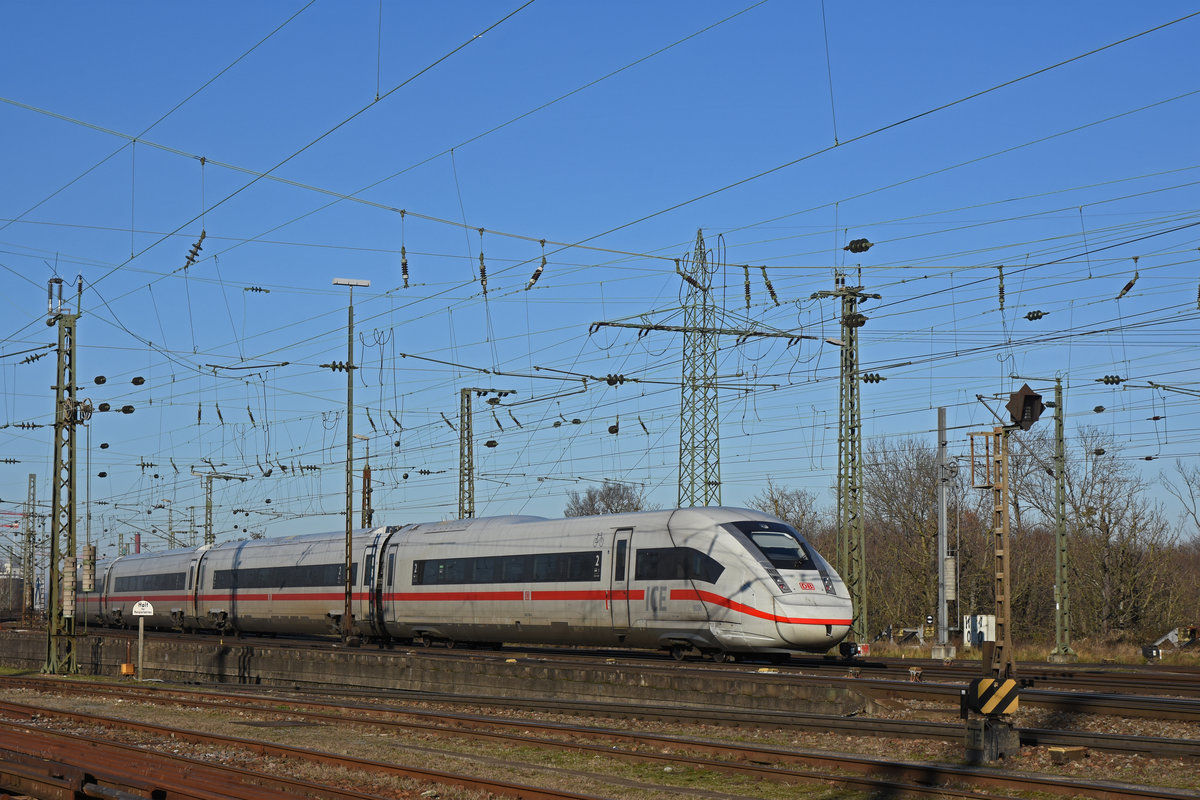 ICE 4 5812 038-8 verlässt den badischen Bahnhof. Die Aufnahme stammt vom 30.12.2019.