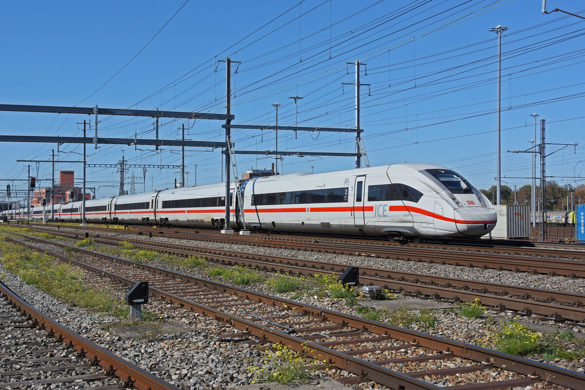 ICE 4 5812 059-4 durchf�hrt am 06.10.2026 den Bahnhof Muttenz.