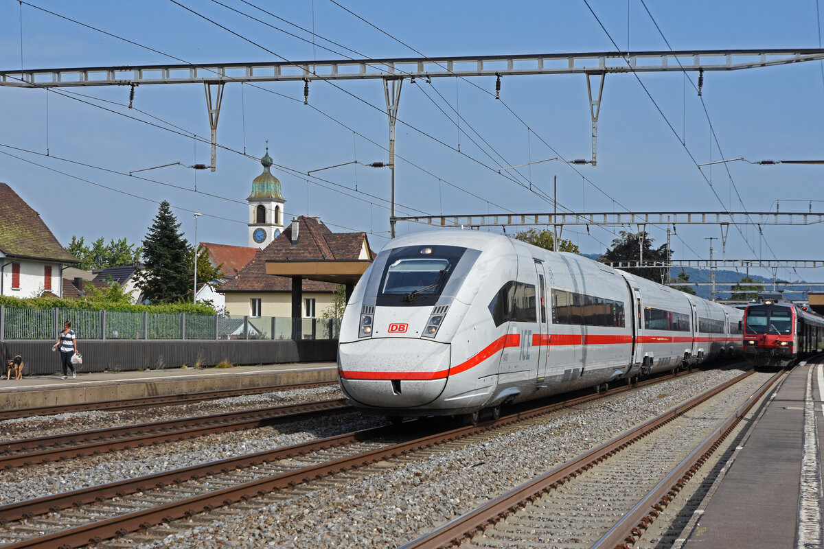 ICE 4 5812 063-6 durchfährt den Bahnhof Rupperswil. Die Aufnahme stammt vom 25.09.2021.