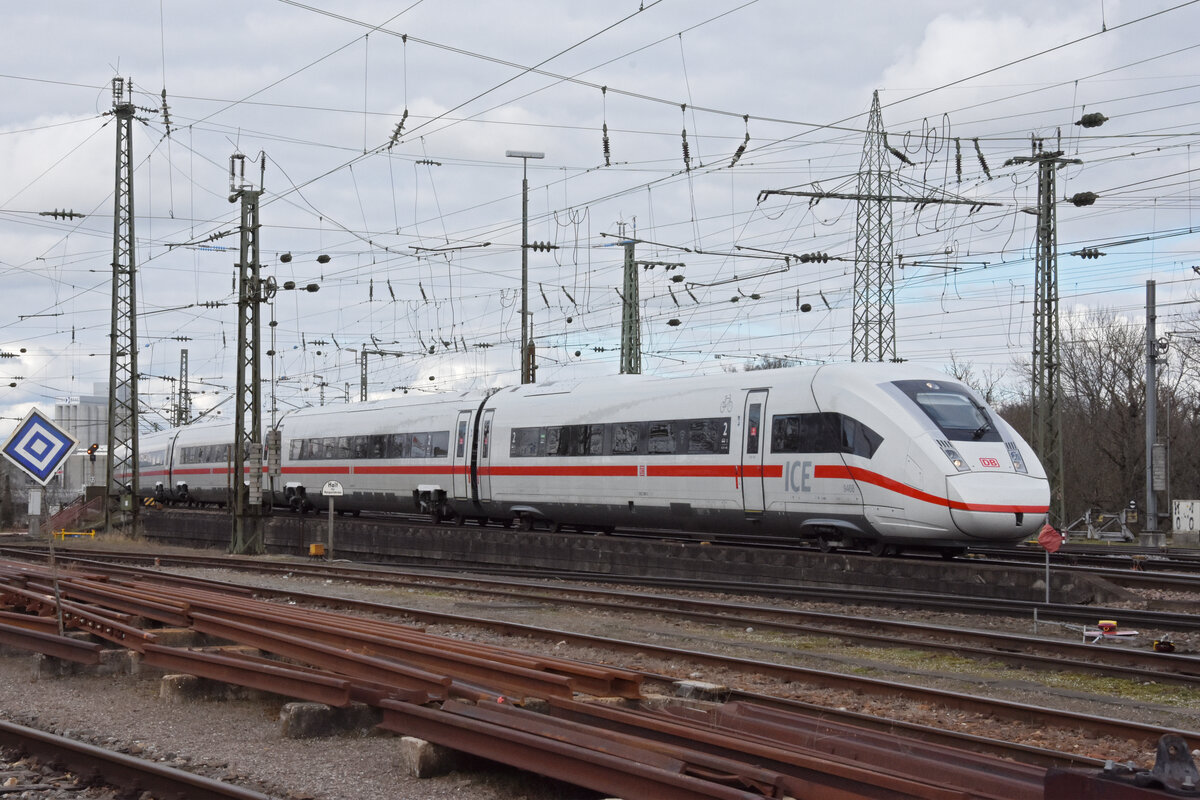 ICE 4 5812 068-5 fährt beim badischen Bahnhof ein. Die Aufnahme stammt vom 23.02.2022.