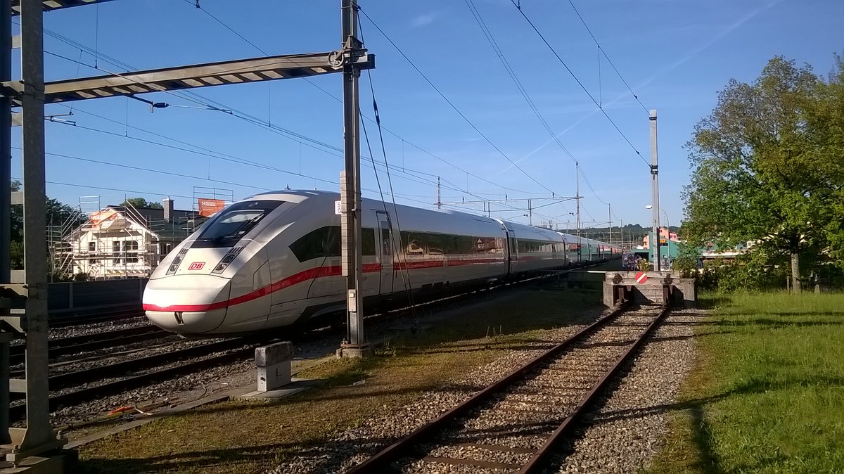 ICE 4 9004 für Probefahrten in der Schweiz. Abgestellt in Murgenthal AG am 17.05.2017 18:00Uhr