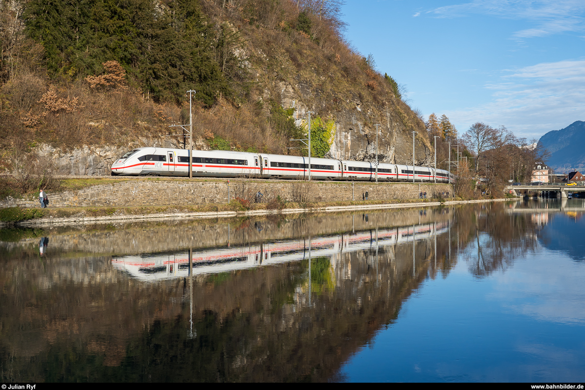 ICE 4 9021 als ICE 376 Interlaken Ost - Hamburg Altona hat am 22. November 2020 gerade seinen Startbahnhof verlassen und befindet sich auf dem kurzen Streckenabschnitt zu seinem ersten Zwischenhalt Interlaken West.