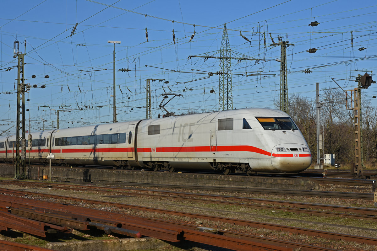 ICE 401 002-1 fährt beim badischen Bahnhof ein. Die Aufnahme stammt vom 30.12.2019.