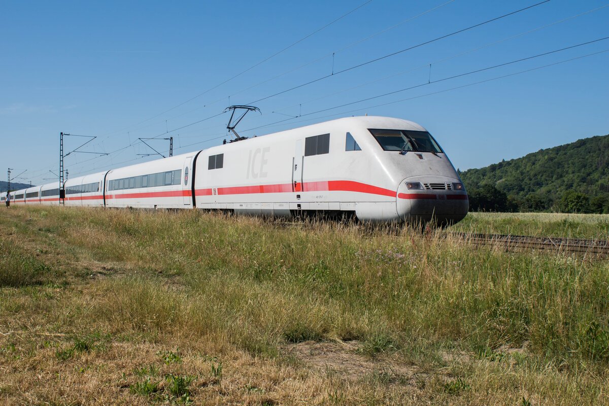 ICE 401 075-7 als Umleiter bei Himmelstadt am 15.06.2022