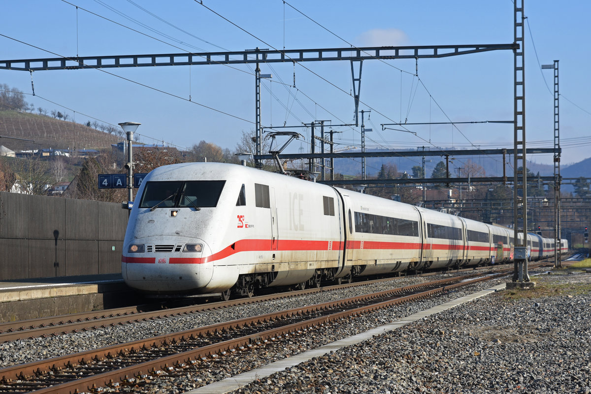 ICE 401 077-3 durchfährt den Bahnhof Gelterkinden. Die Aufnahme stammt vom 19.01.2019.