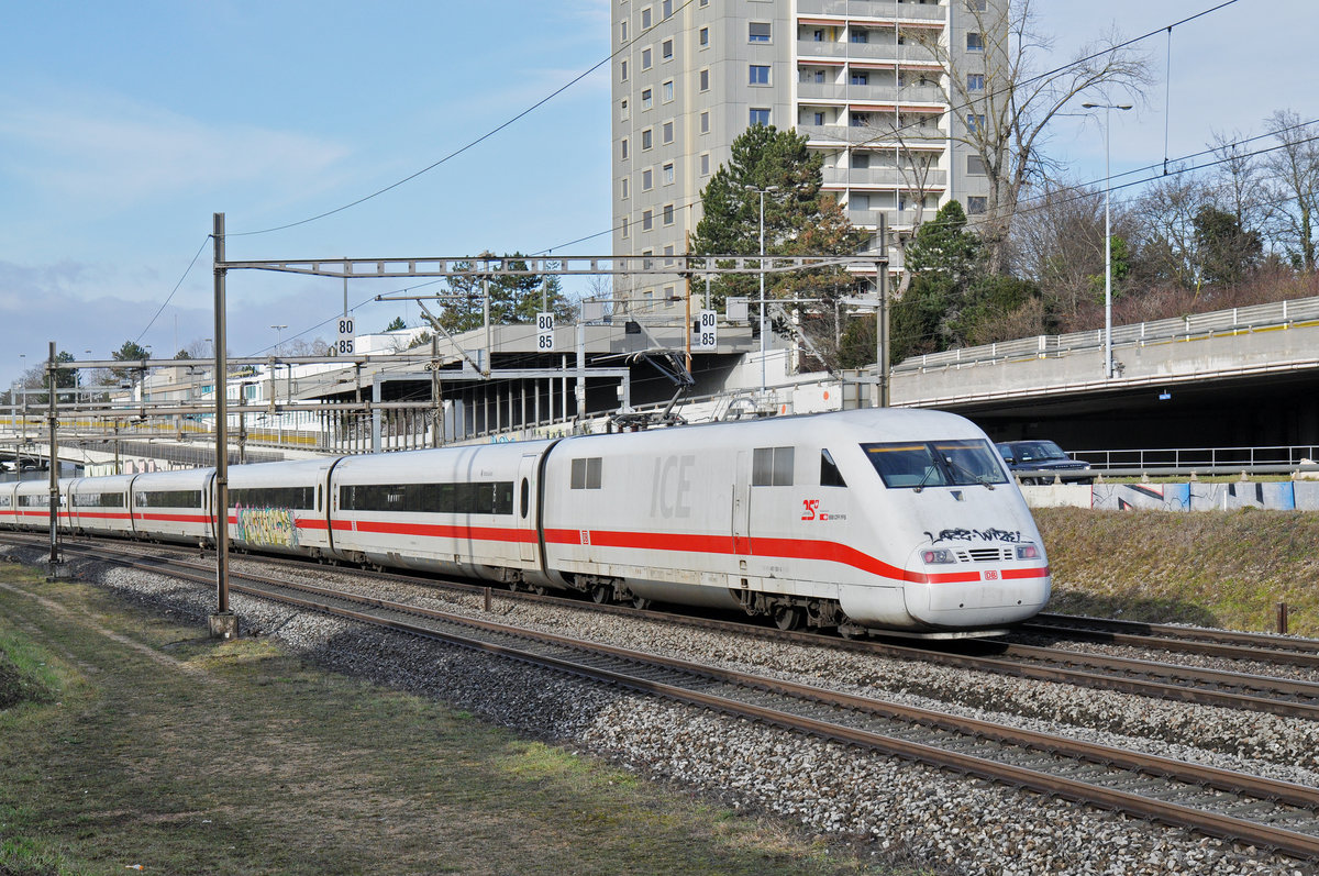 ICE 401 081-5 fährt Richtung Bahnhof Muttenz. Die Aufnahme stammt vom 02.01.2018.