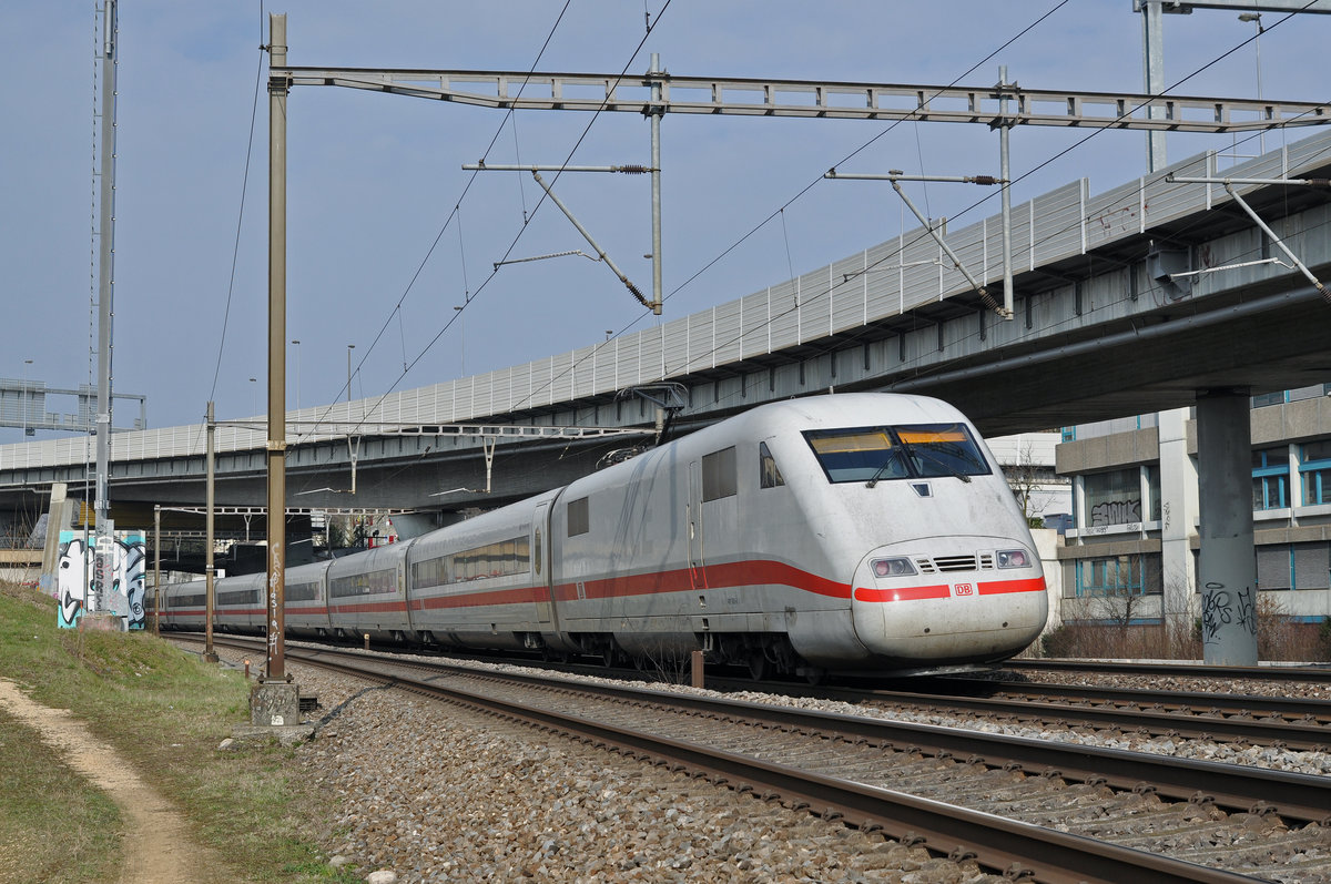 ICE 401 085-6 fährt Richtung Bahnhof SBB. Die Aufnahme stammt vom 26.03.2018.