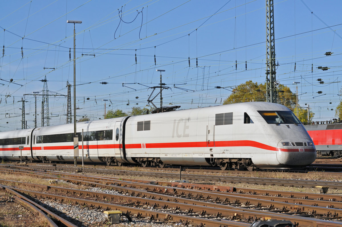 ICE 401 086-4 fährt beim Badischen Bahnhof ein. Die Aufnahme stammt vom 17.10.2017.