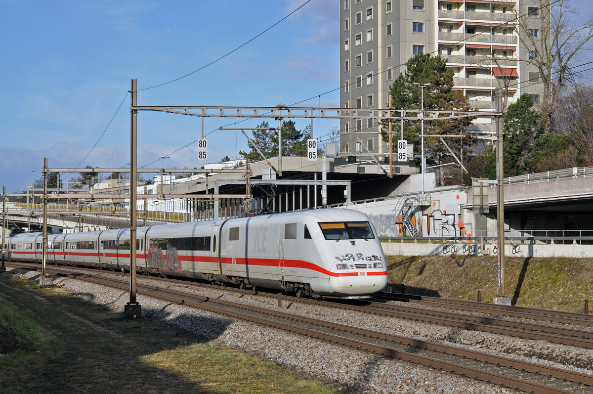 ICE 401 579-7 fährt Richtung Bahnhof Muttenz. Die Aufnahme stammt vom 02.01.2018.