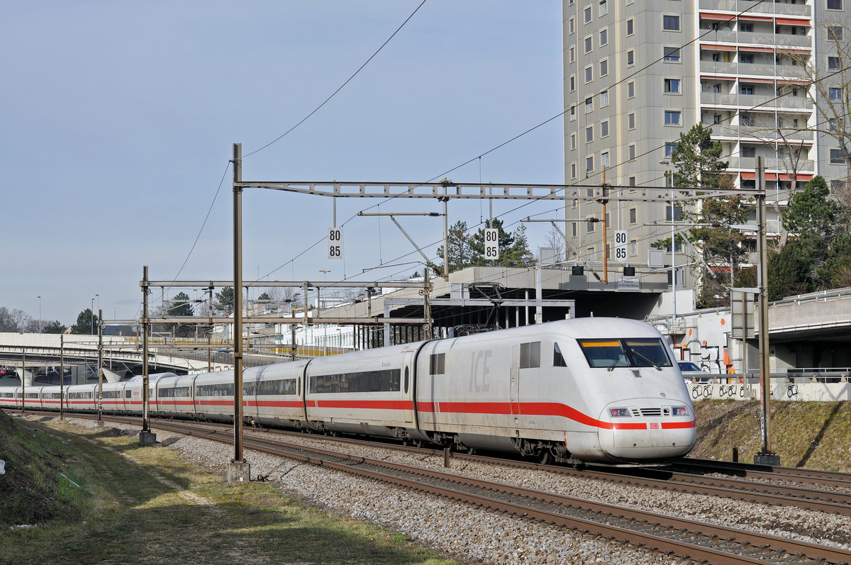 ICE 401 580-6 fährt Richtung Bahnhof SBB. Die Aufnahme stammt vom 25.01.2018.