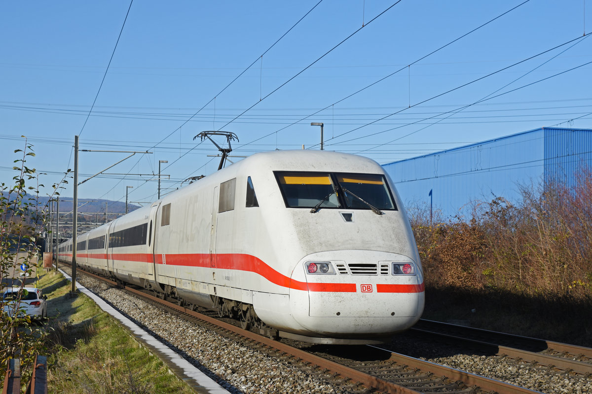 ICE 401 582-2 fährt Richtung Bahnhof Lausen. Die Aufnahme stammt vom 03.12.2019.