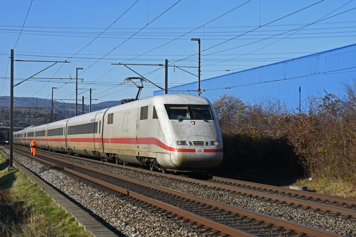 ICE 401 583-0 fährt Richtung Bahnhof Itingen. Die Aufnahme stammt vom 03.12.2019.