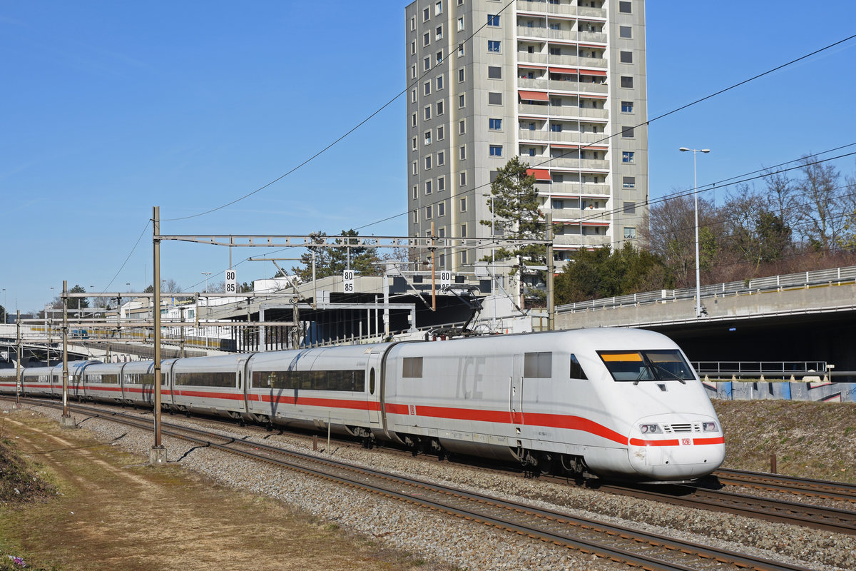 ICE 401 588-9 fährt Richtung Bahnhof SBB. Die Aufnahme stammt vom 17.02.2019.