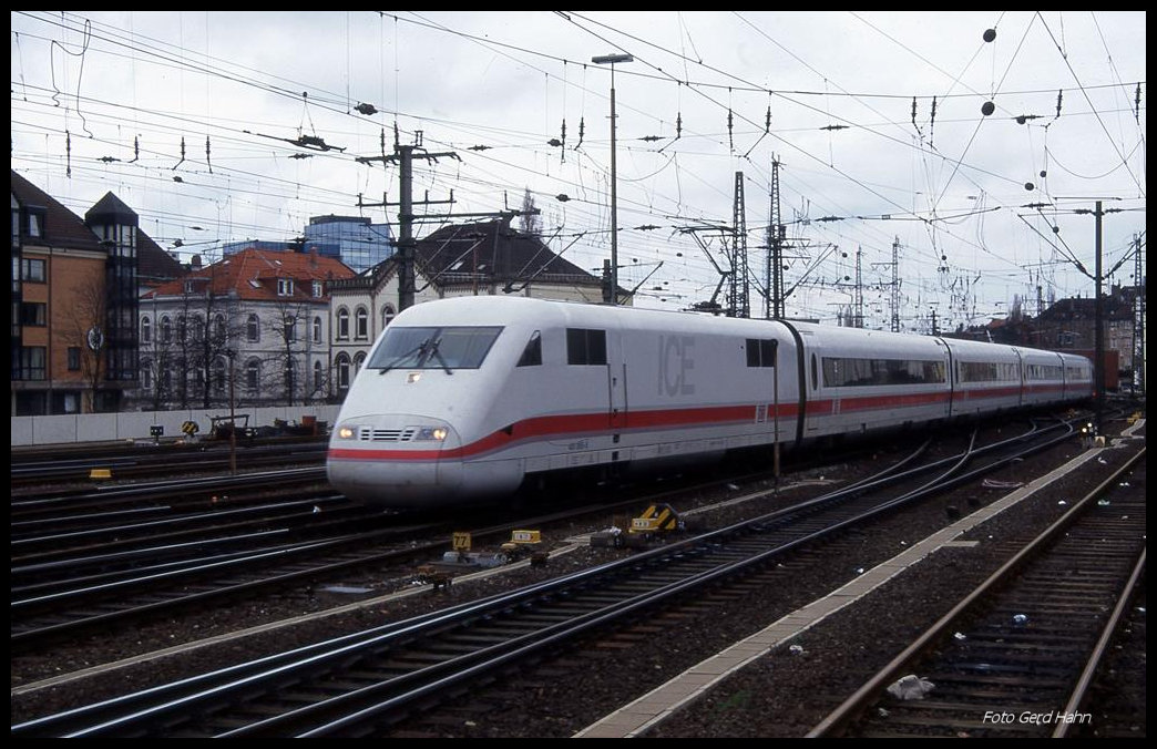 ICE 401065 erreicht aus Berlin kommend am 22.3.1998 um 15.28 Uhr den HBF Hannover.