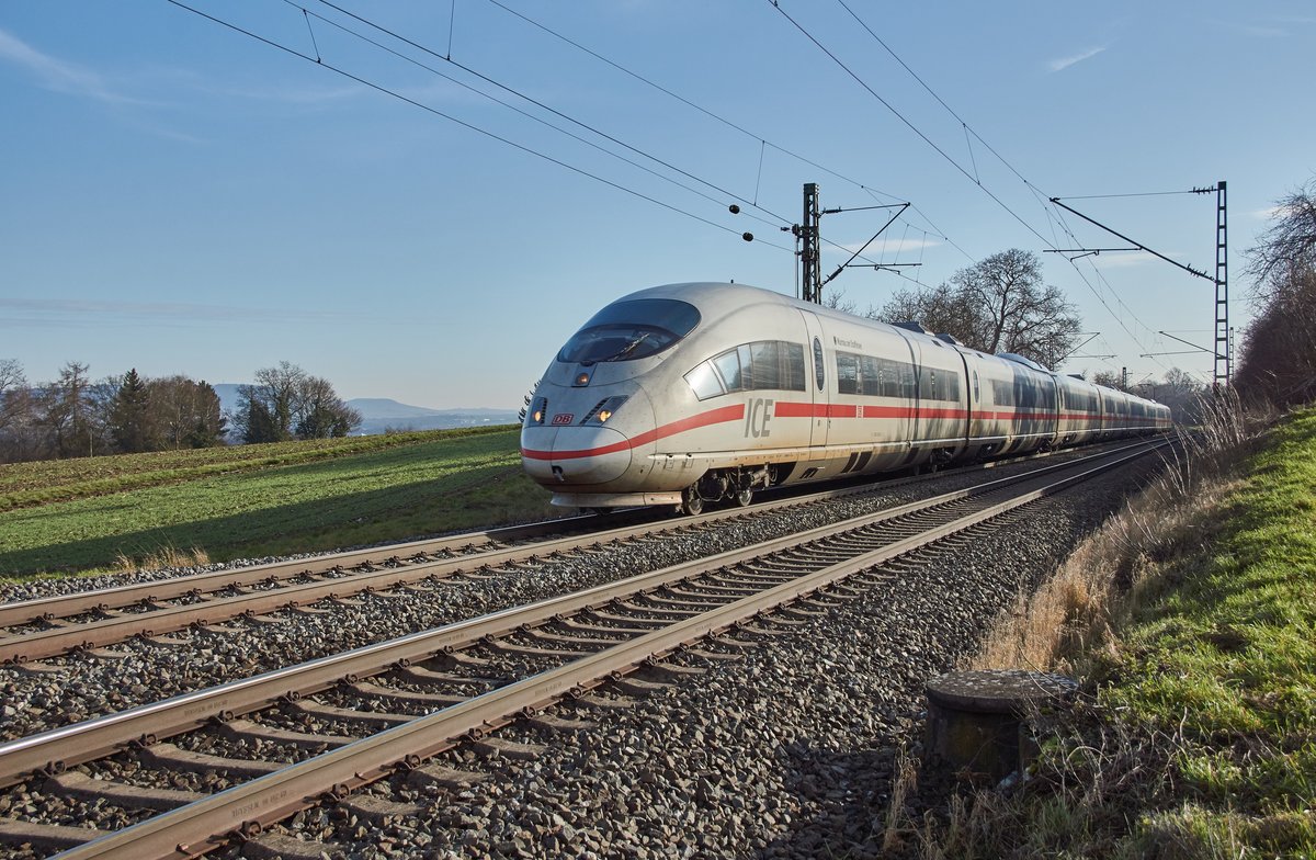 ICE 403 008-6  Murnau am Staffelsee  ist am 10.01.2018 auf dem Weg in Richtung Würzburg unterwegs,gesehen in Buchbrunn-Mainstockheim.