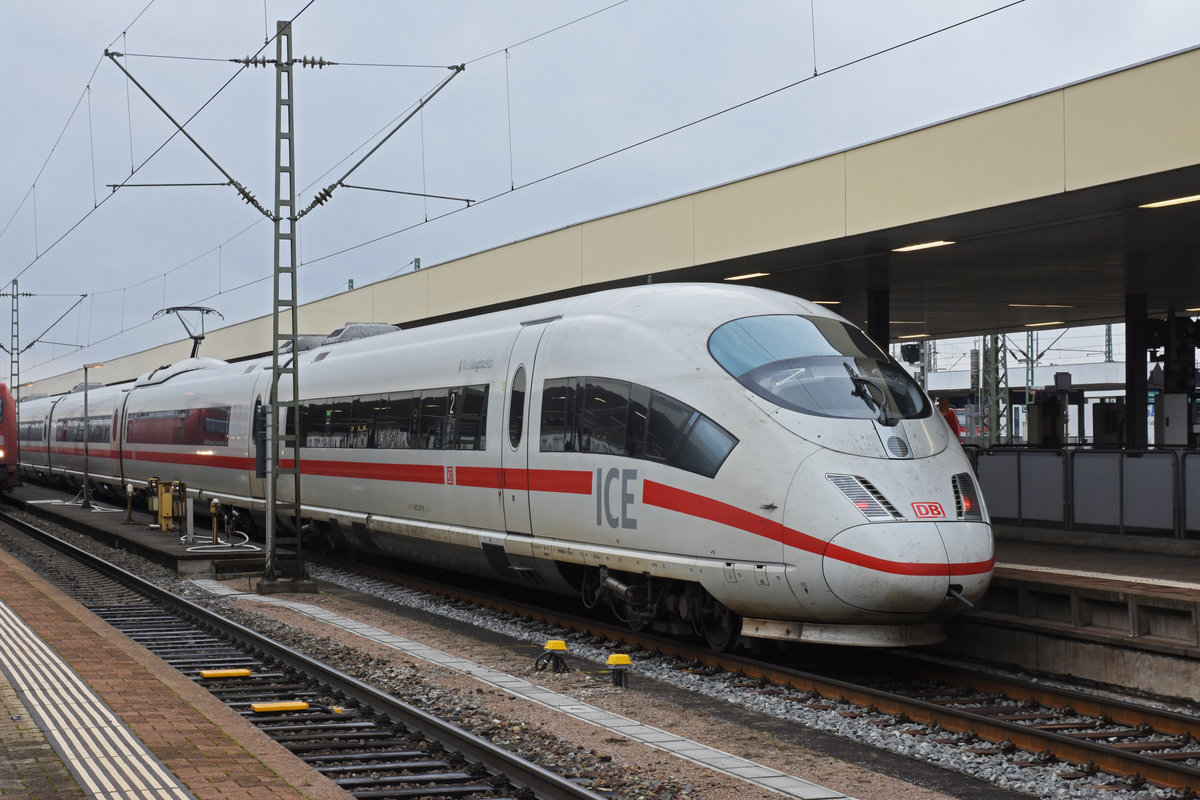 ICE 403 517-6 wartet im badischen Bahnhof. Die Aufnahme stammt vom 10.01.2019.