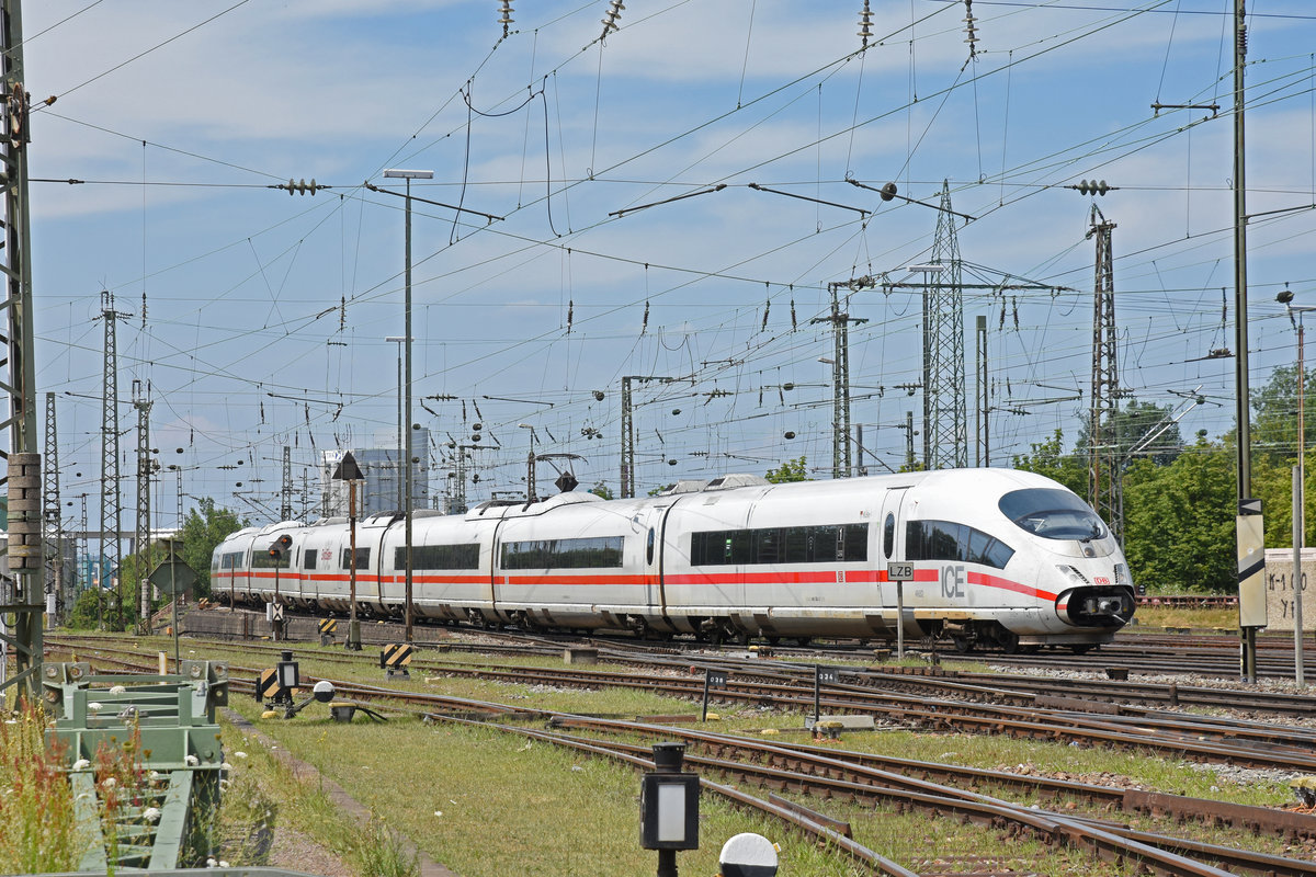 ICE 406 082-8 fährt beim badischen Bahnhof ein. Die Aufnahme stammt vom 14.07.2018.