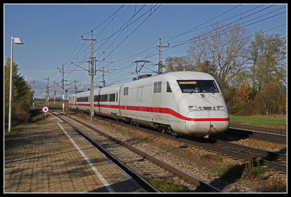 ICE 410 102 als Überstellfahrt in Böheimkirchen am 6.11.2019.